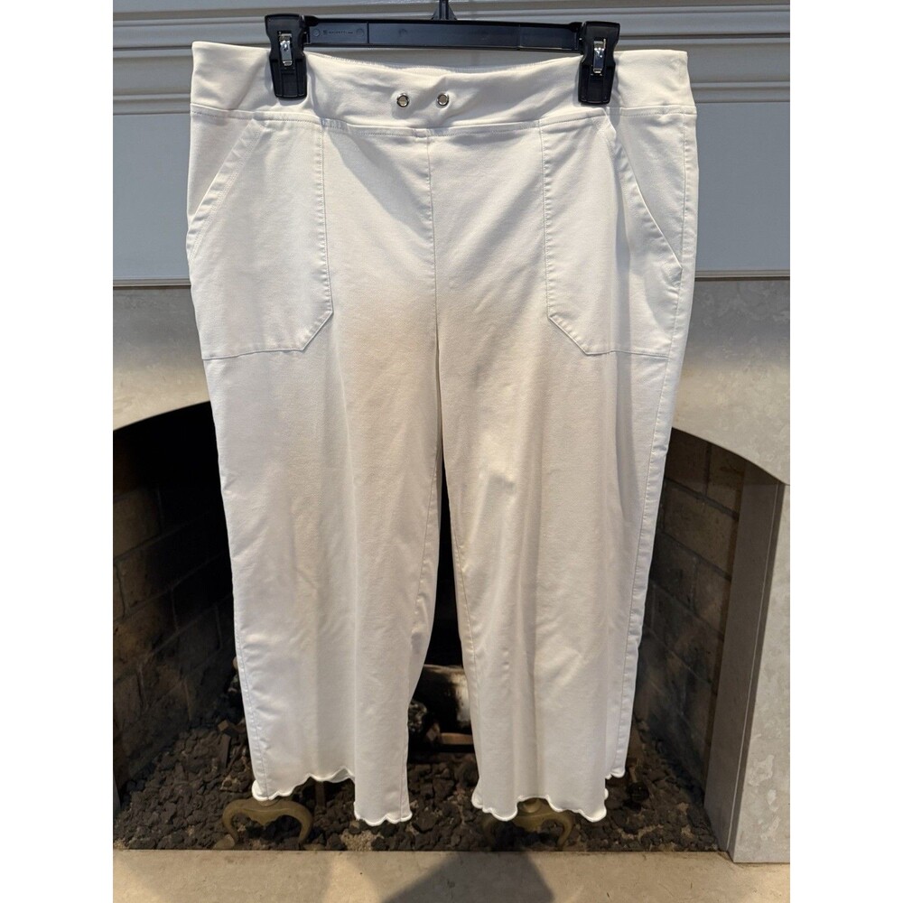 Chico's Weekends Capri Pants Size Large White Stretch Cropped Casual Pull On
